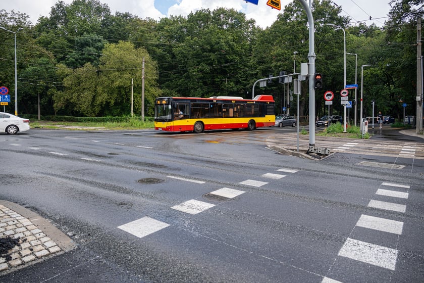 Skrzyżowanie alei Wielkiej Wyspy z ulicą Mickiewicza i aleją Paderewskiego